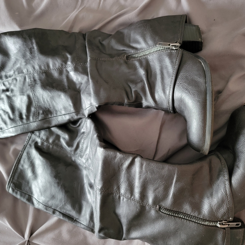 Stylish Charcole Grey Knee-High Boots